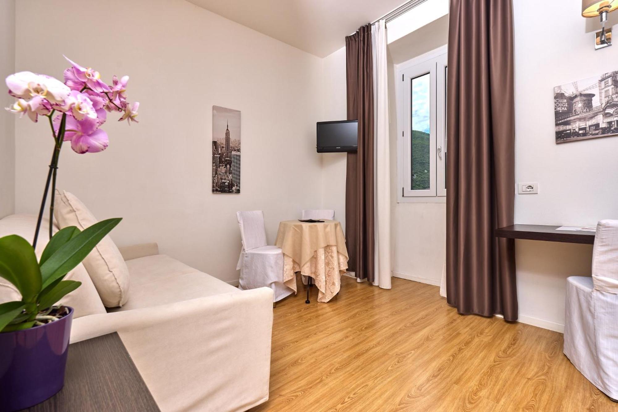 Hotel Geier Torbole Sul Garda ภายนอก รูปภาพ