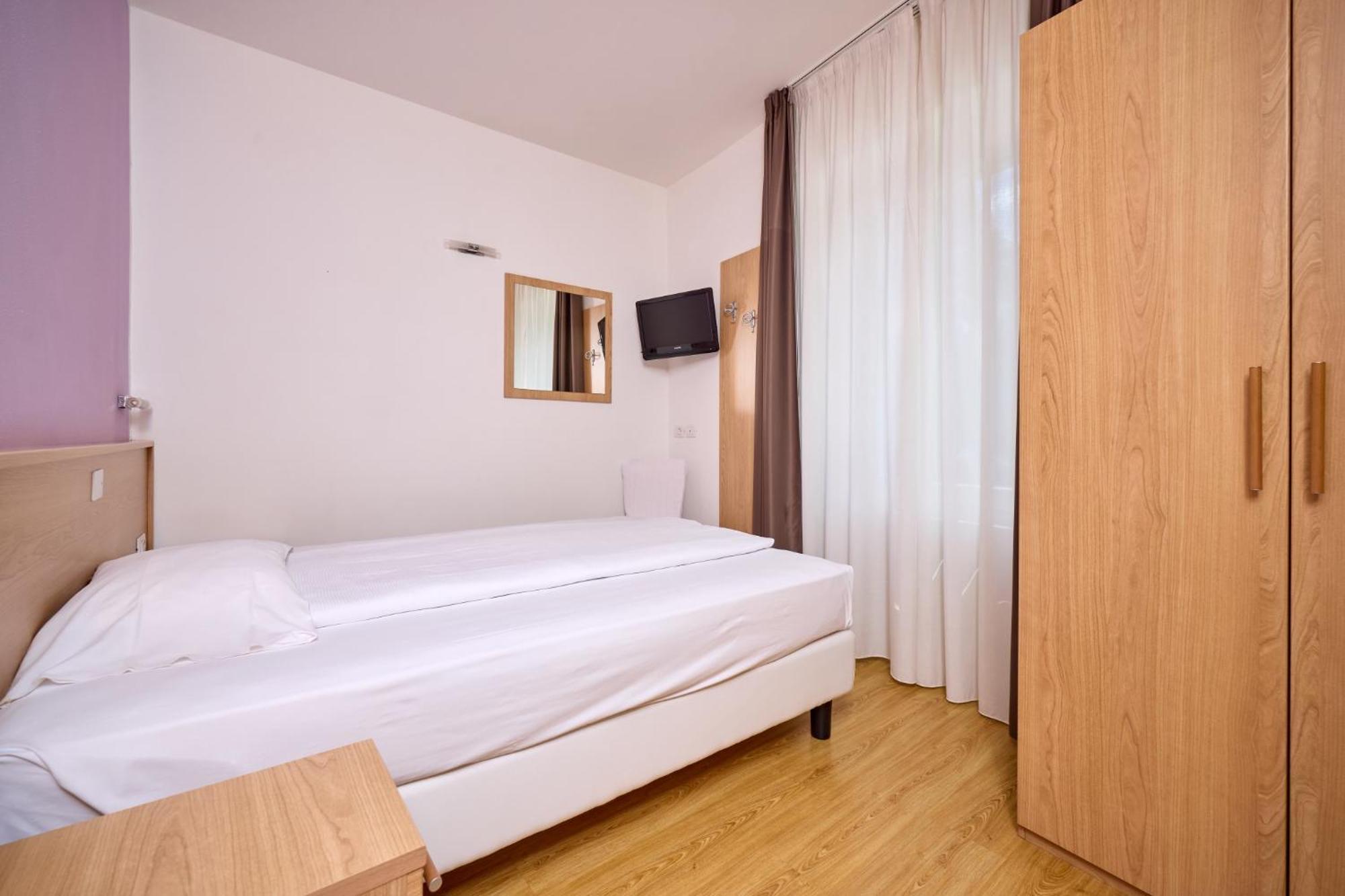 Hotel Geier Torbole Sul Garda ภายนอก รูปภาพ
