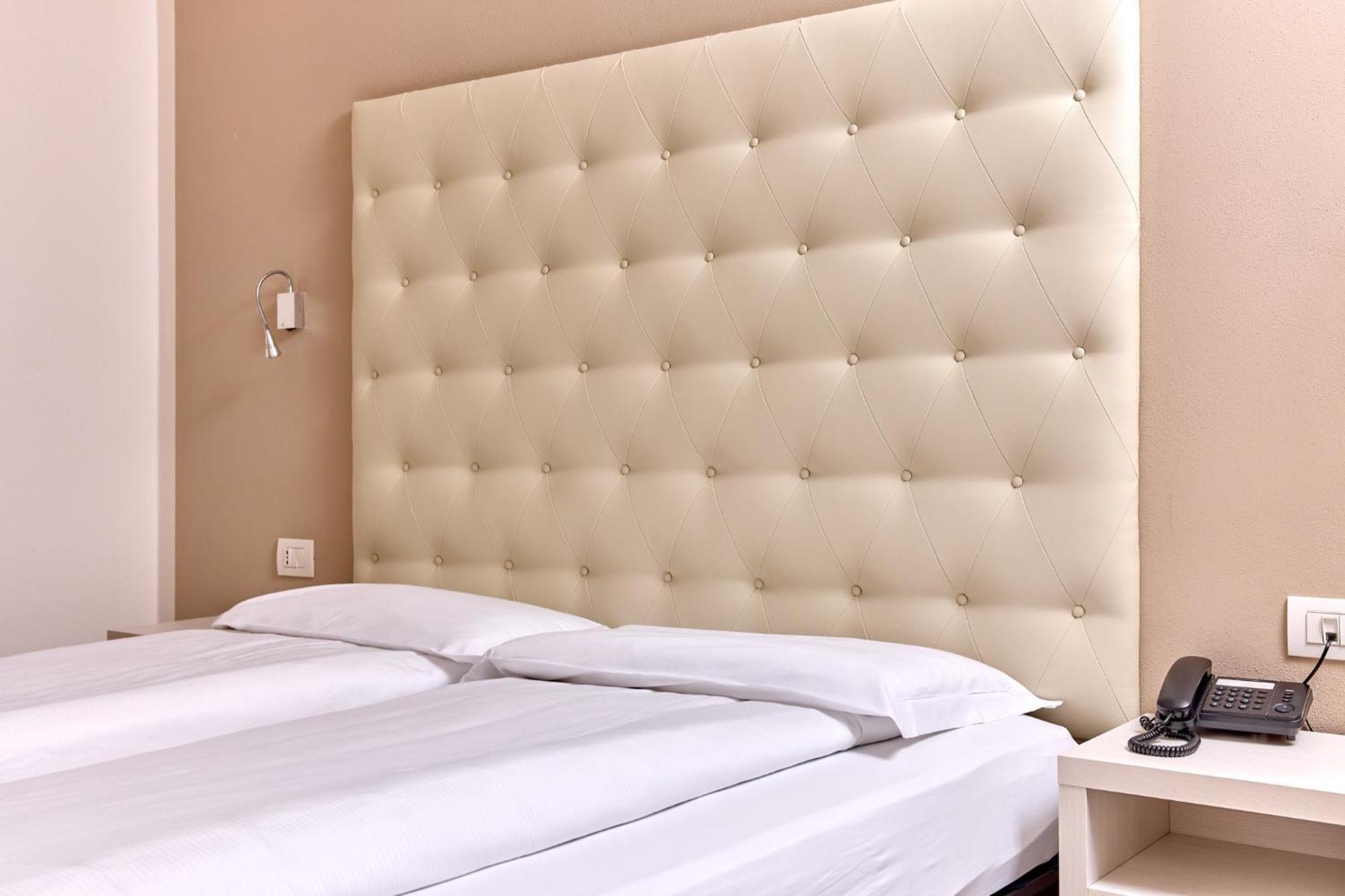 Hotel Geier Torbole Sul Garda ภายนอก รูปภาพ