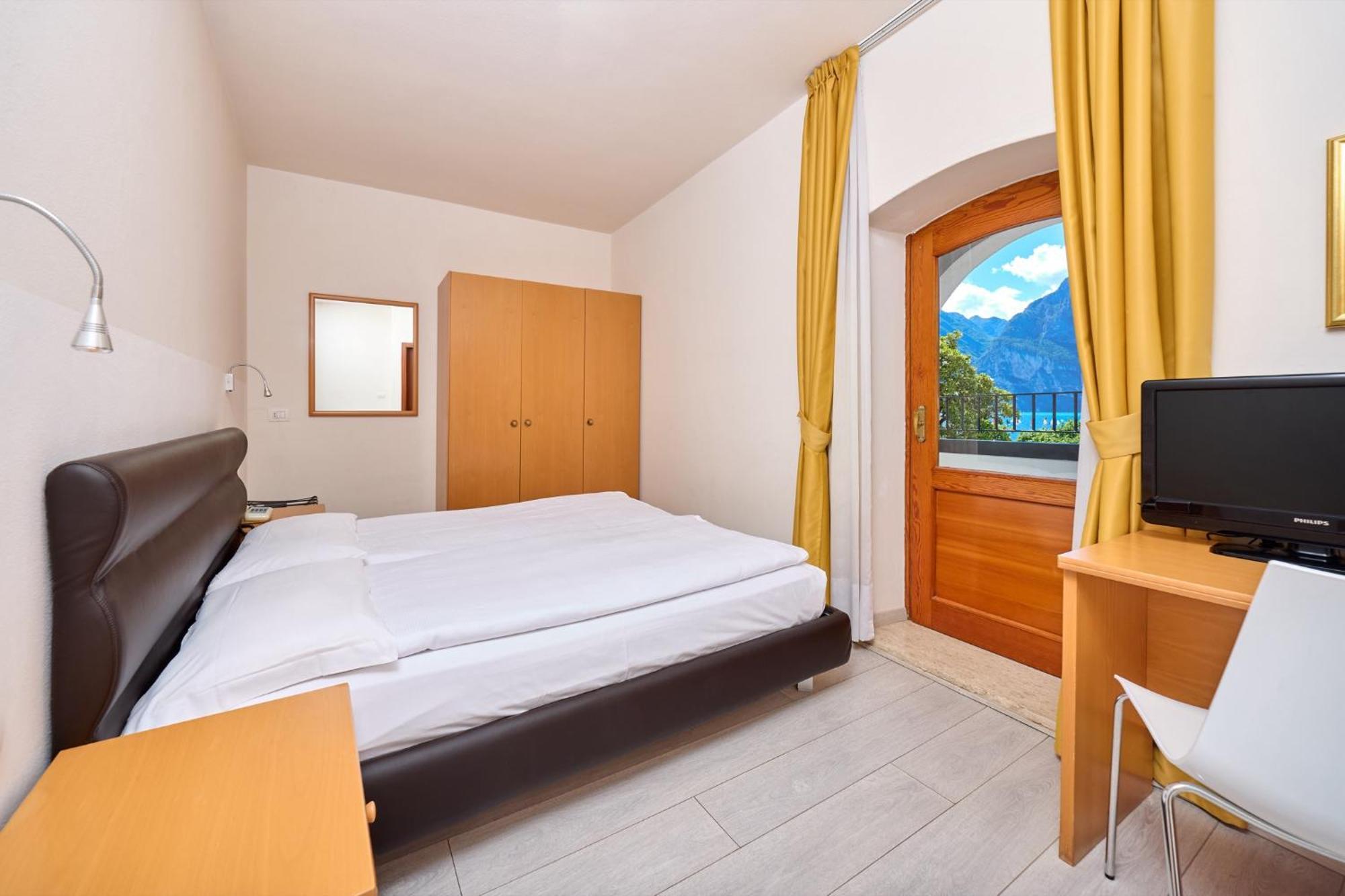 Hotel Geier Torbole Sul Garda ภายนอก รูปภาพ