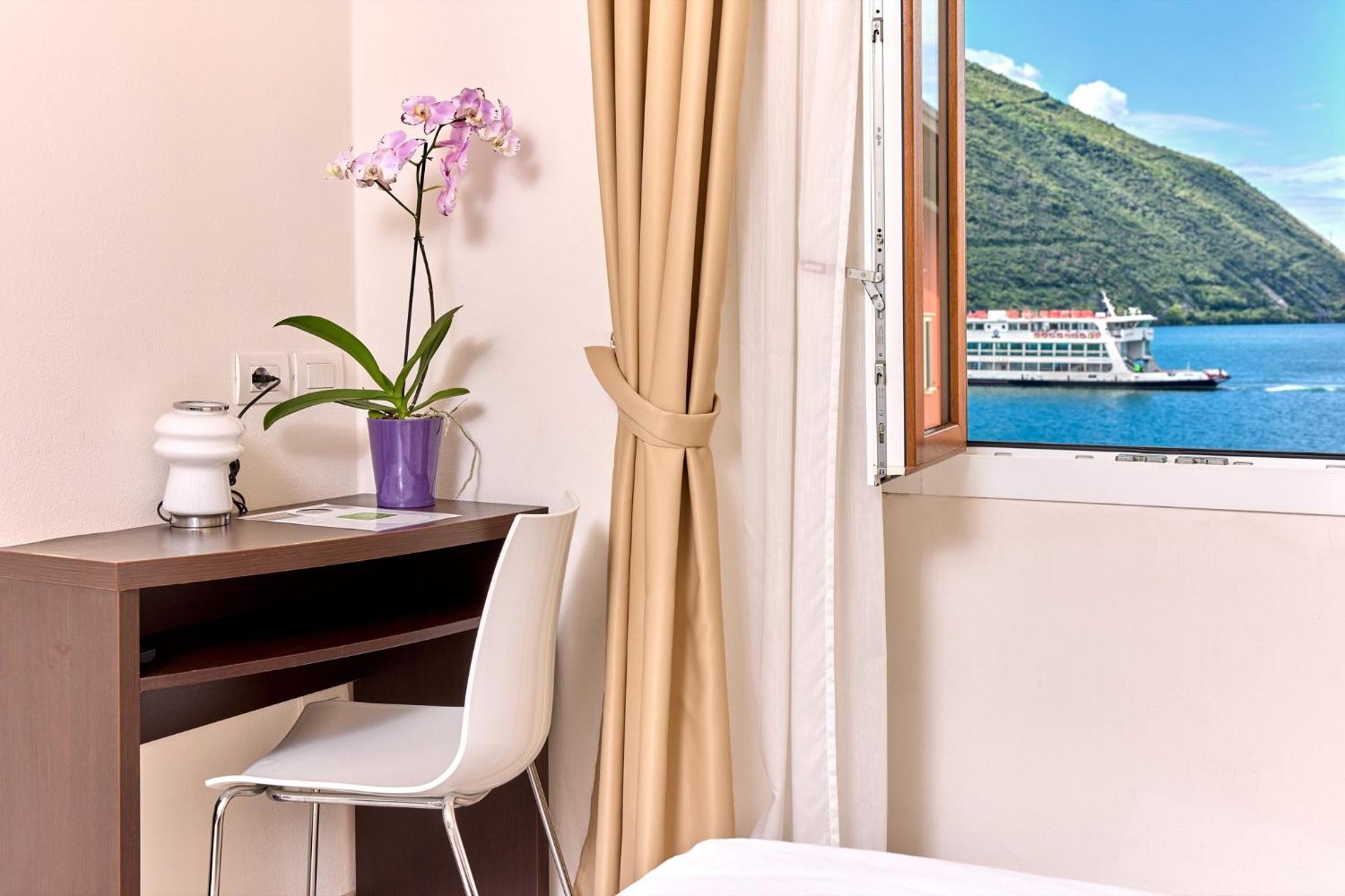Hotel Geier Torbole Sul Garda ภายนอก รูปภาพ