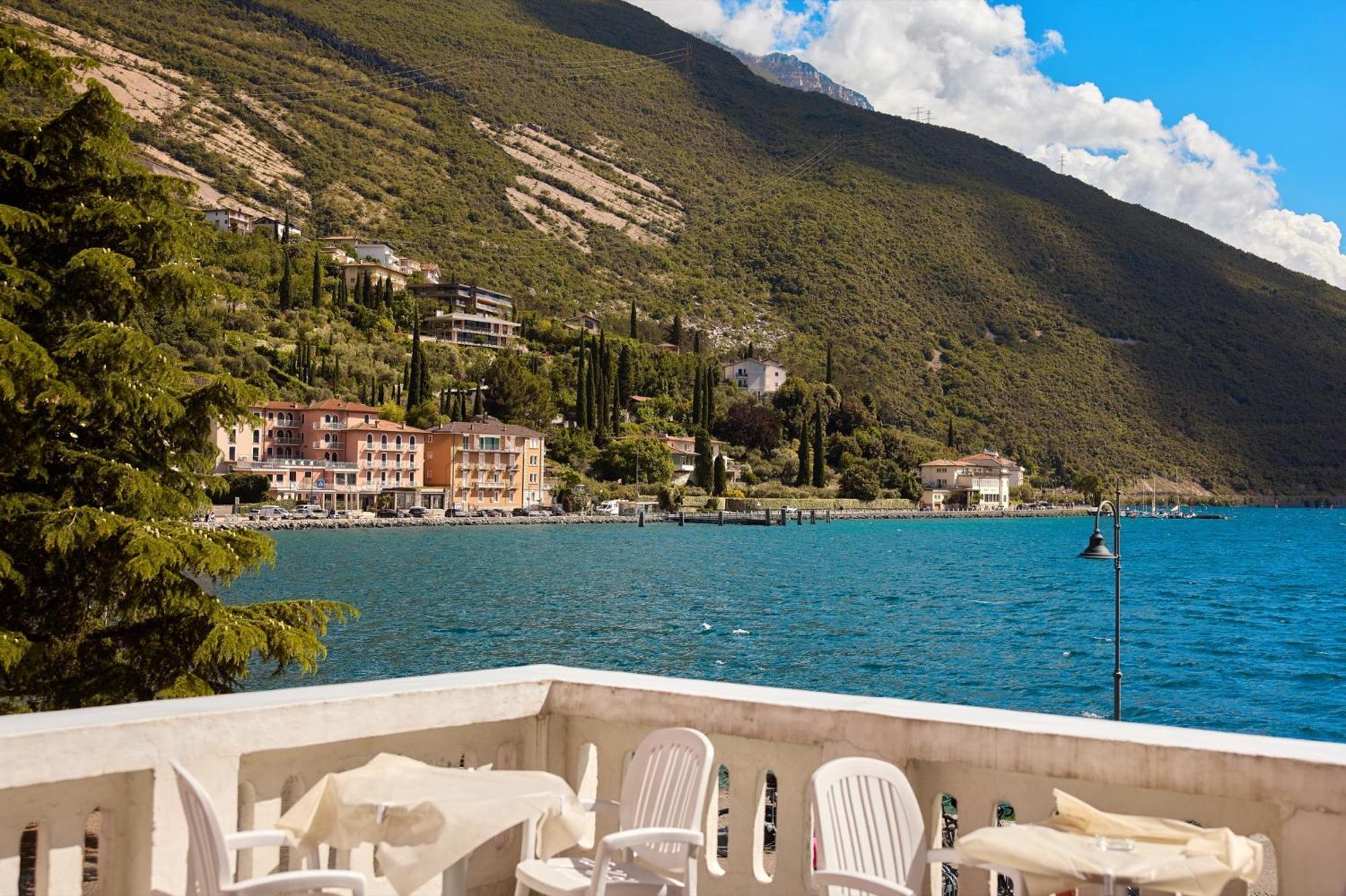 Hotel Geier Torbole Sul Garda ภายนอก รูปภาพ