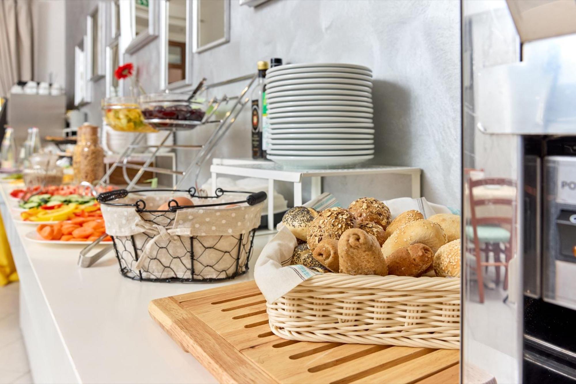 Hotel Geier Torbole Sul Garda ภายนอก รูปภาพ