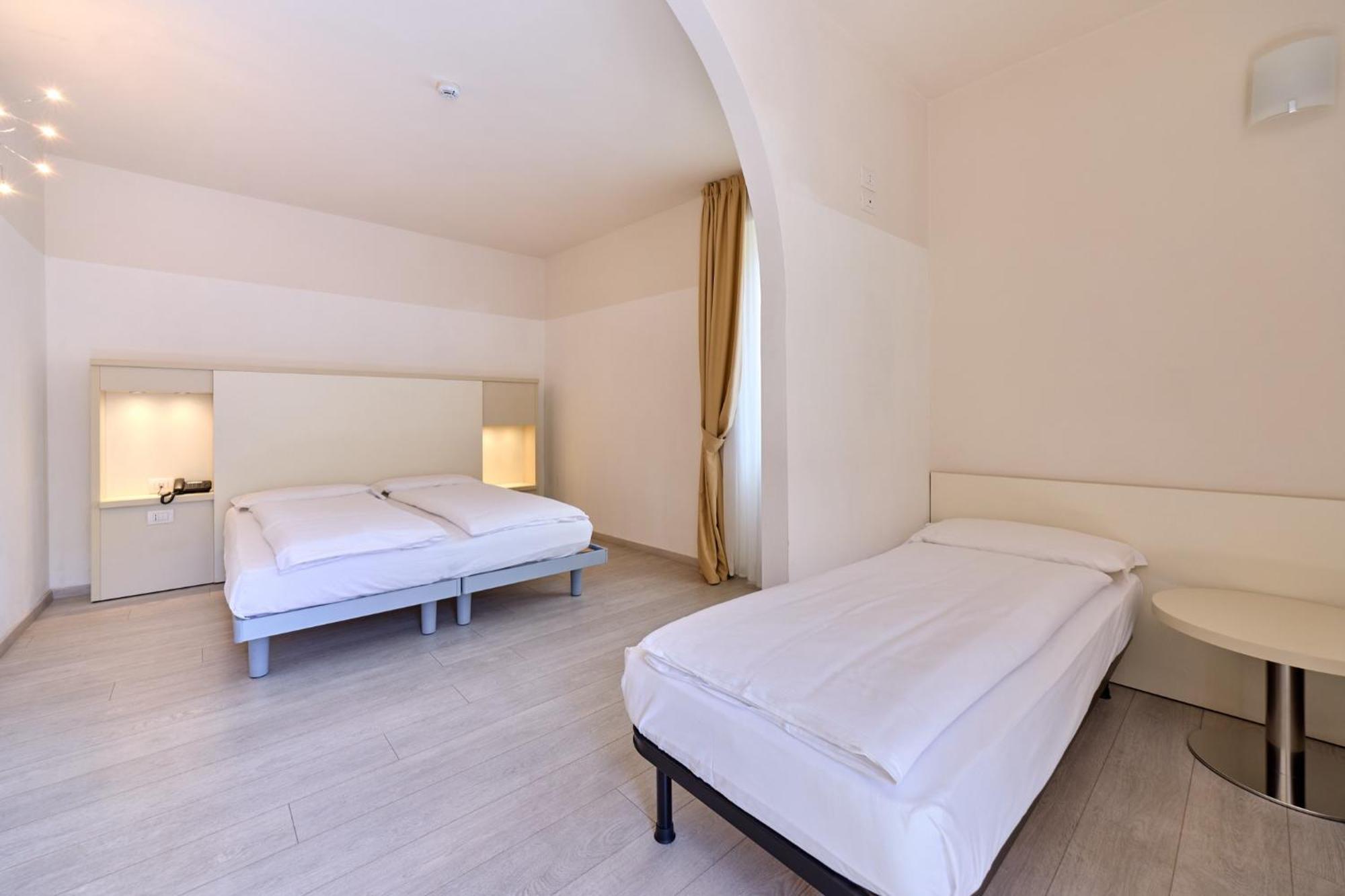 Hotel Geier Torbole Sul Garda ภายนอก รูปภาพ
