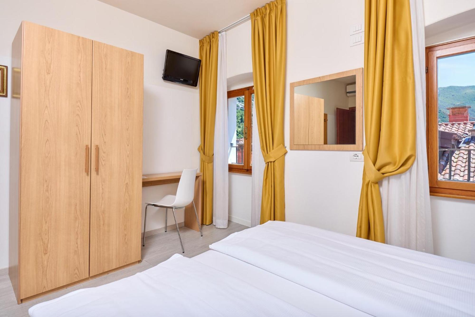 Hotel Geier Torbole Sul Garda ภายนอก รูปภาพ